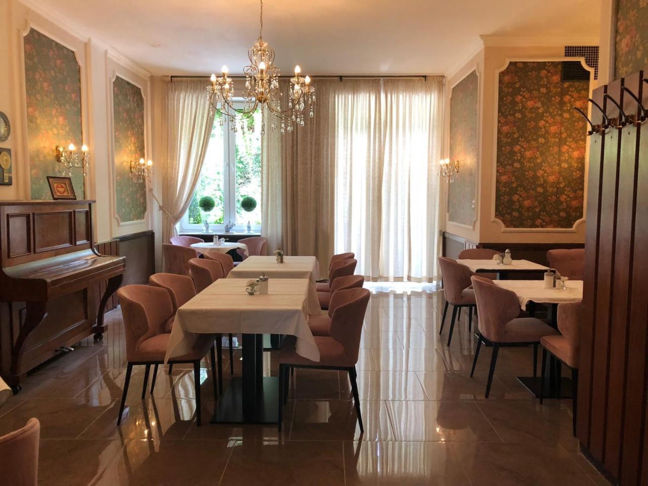 Am Schloss Hotel 2*